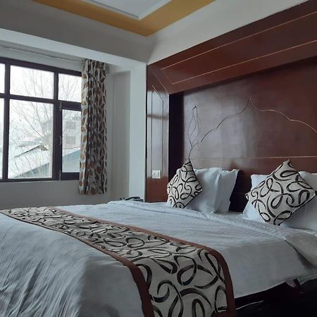 Hotel D Indian カールギル エクステリア 写真