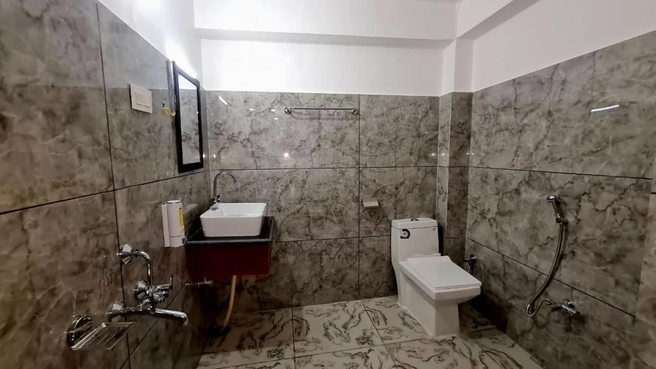 Hotel D Indian カールギル エクステリア 写真