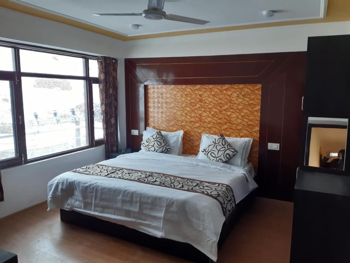 Hotel D Indian カールギル エクステリア 写真