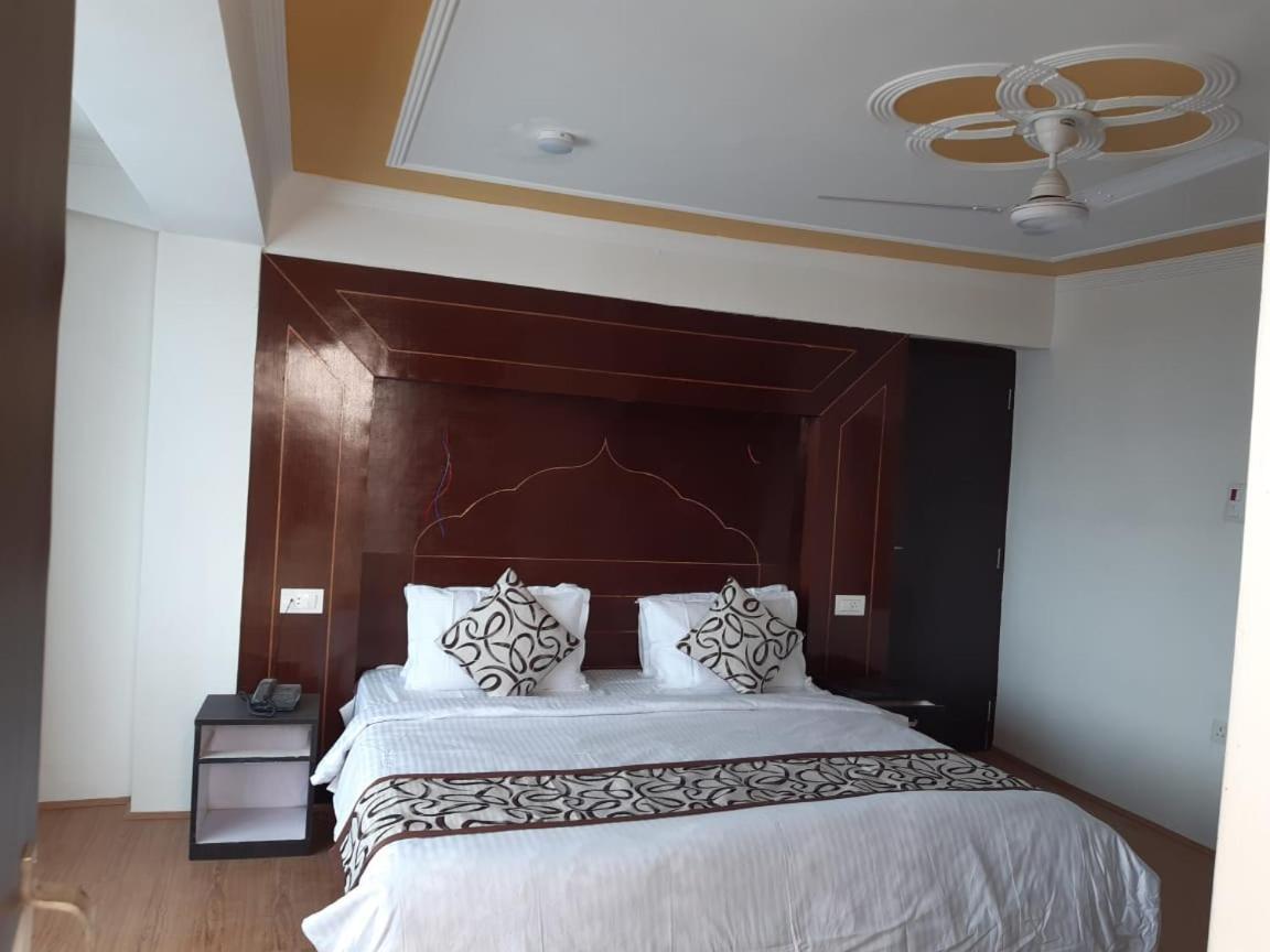 Hotel D Indian カールギル エクステリア 写真