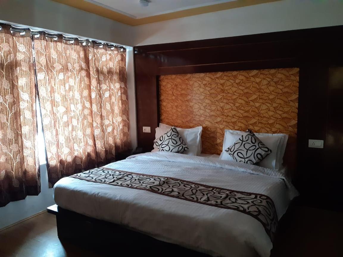 Hotel D Indian カールギル エクステリア 写真